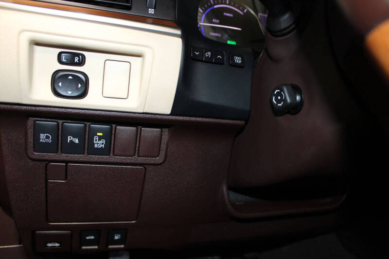 2016 Lexus ES 300h