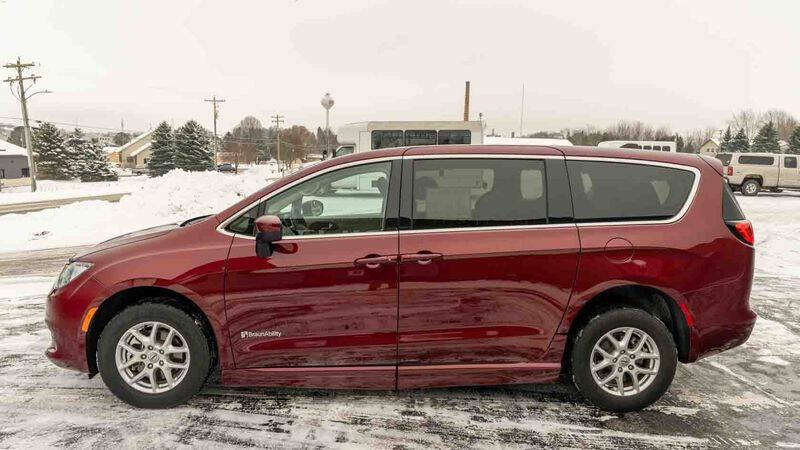 2023 Chrysler Voyager LX