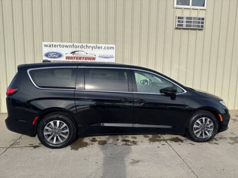 2024 Chrysler Pacifica Plug-In Hybrid Select