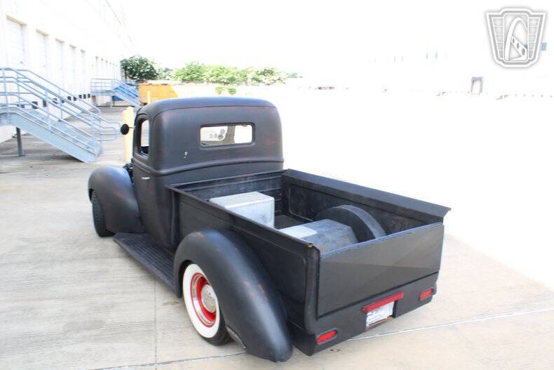 1947 Ford F-100