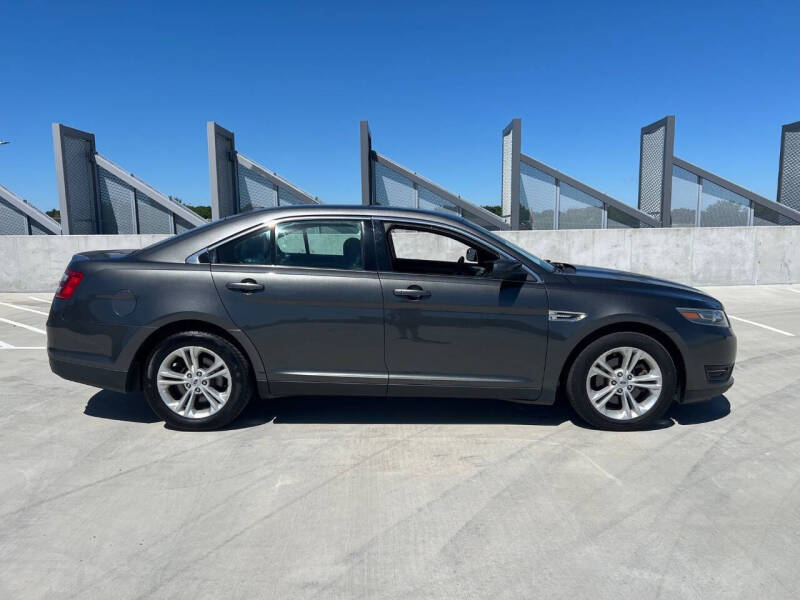 2018 Ford Taurus SEL
