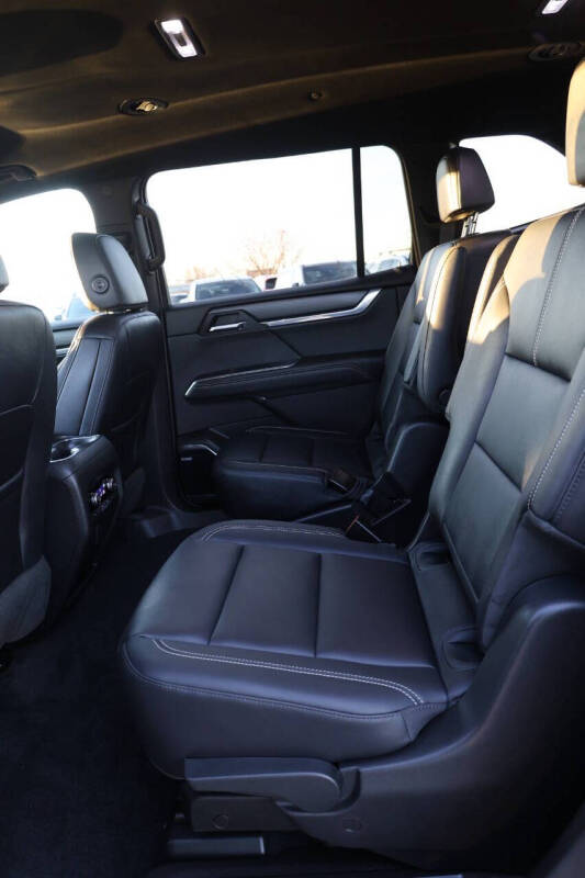 2024 GMC Acadia Elevation