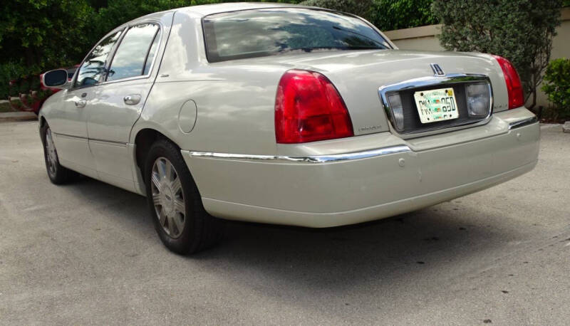 2004 Lincoln Town Car Ultimate