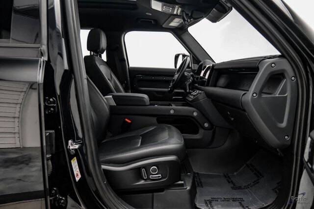 2024 Land Rover Defender 130 P400 X-Dynamic SE