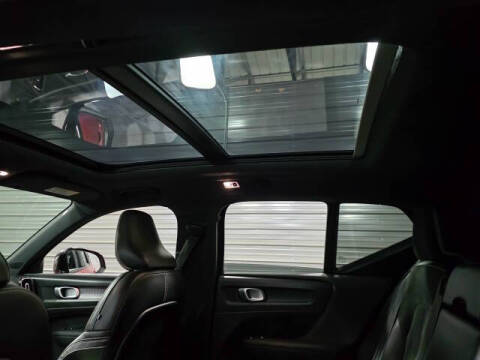 2020 Volvo XC40 T4 R-Design