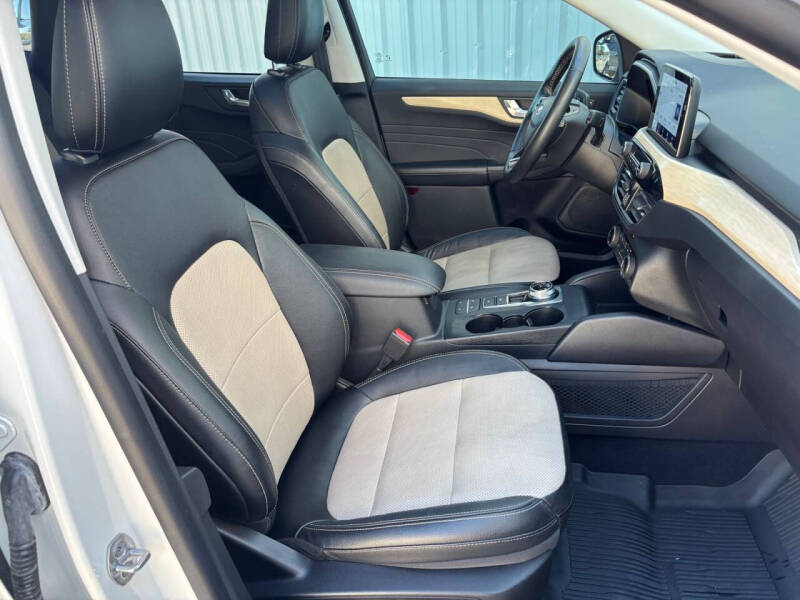 2022 Ford Escape Titanium