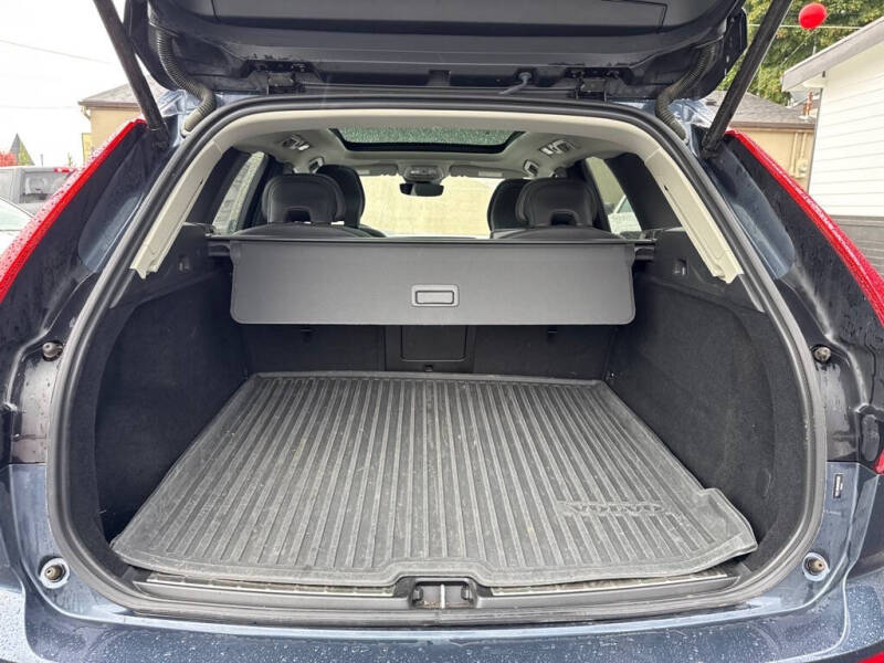 2022 Volvo XC60 B5 Momentum