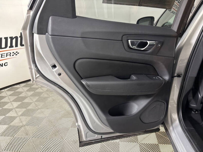 2025 Volvo XC60 B5 Plus Dark Theme