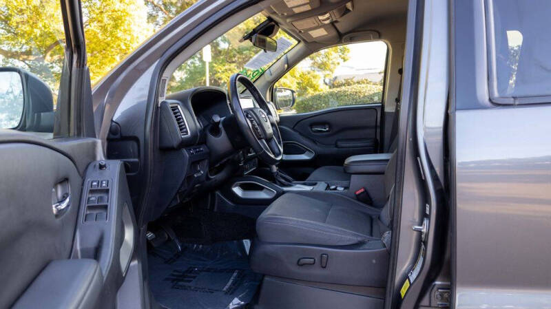 2023 Nissan Frontier SV