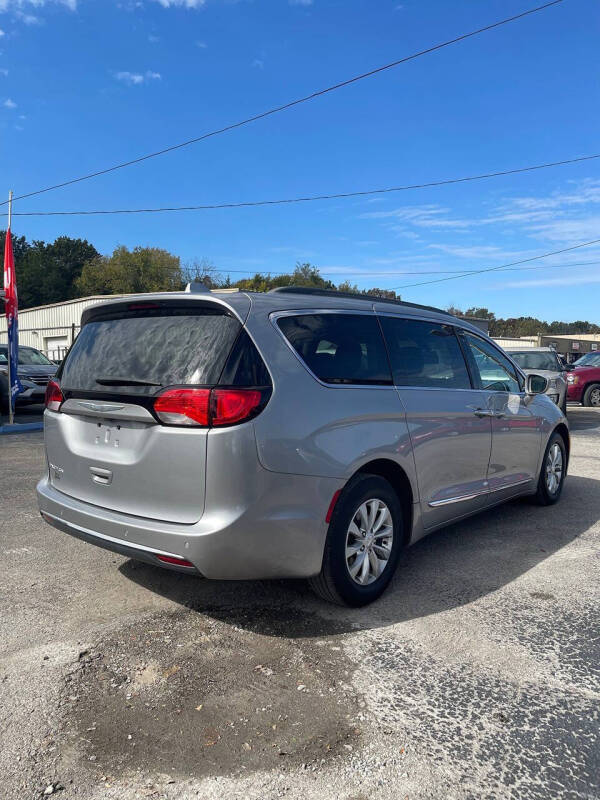 2017 Chrysler Pacifica Touring-L