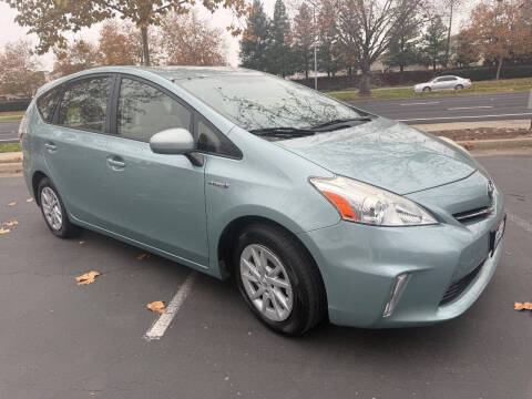 2013 Toyota Prius v Two