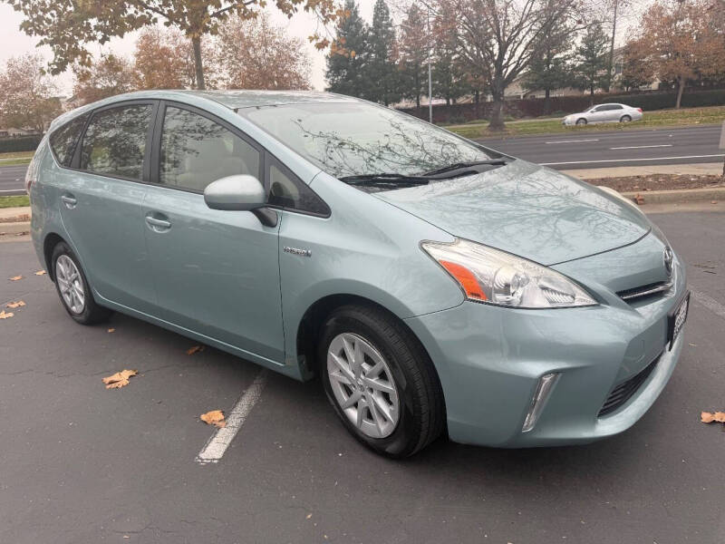 2013 Toyota Prius v Two
