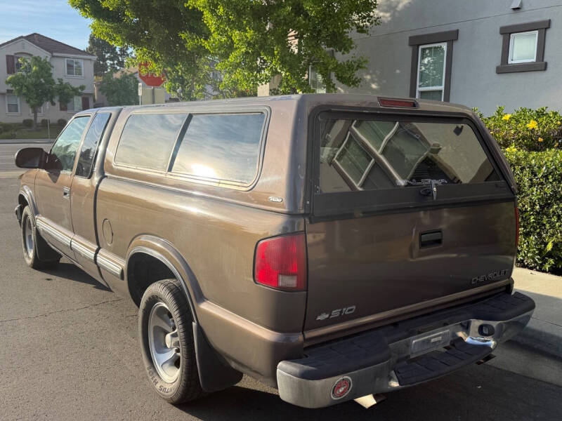 2000 Chevrolet S-10 LS