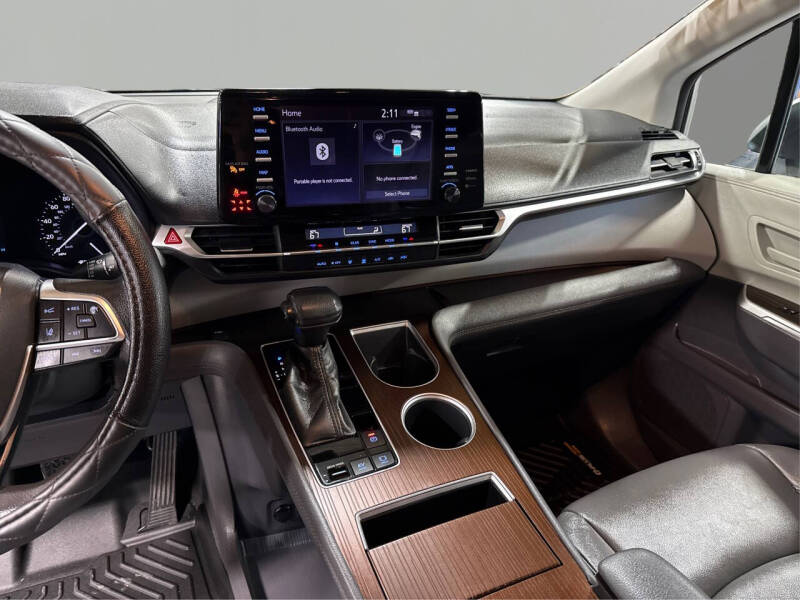 2021 Toyota Sienna LE 8-Passenger