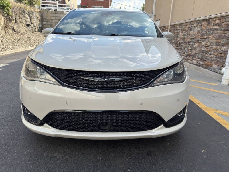 2020 Chrysler Pacifica Touring