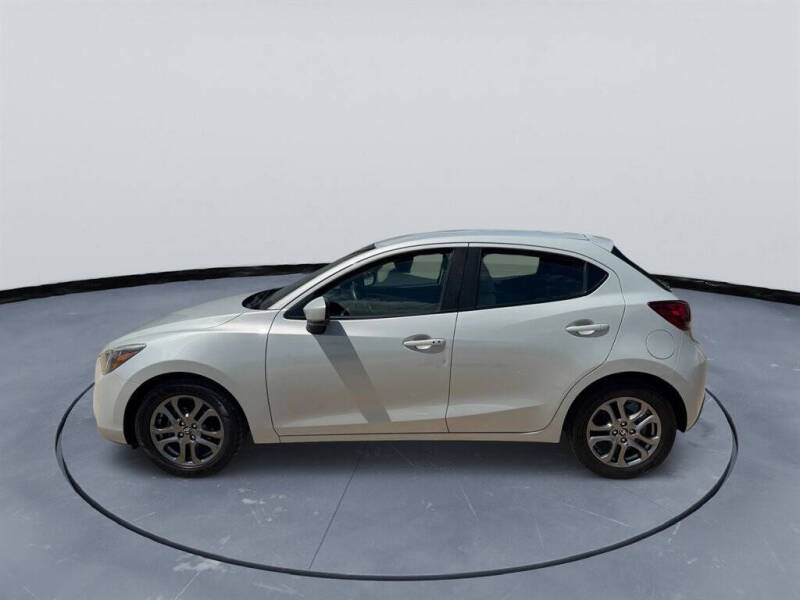 2020 Toyota Yaris Hatchback LE