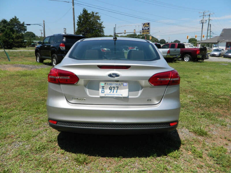 2016 Ford Focus SE photo 5