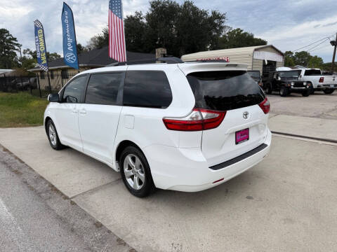 2017 Toyota Sienna LE 8-Passenger