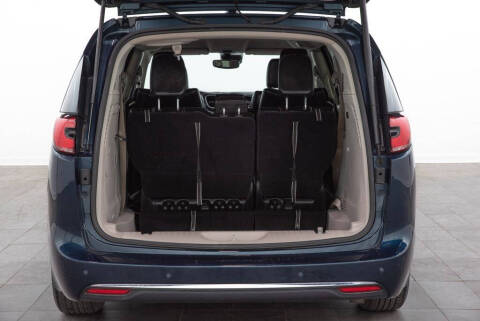 2024 Chrysler Pacifica Plug-In Hybrid Select