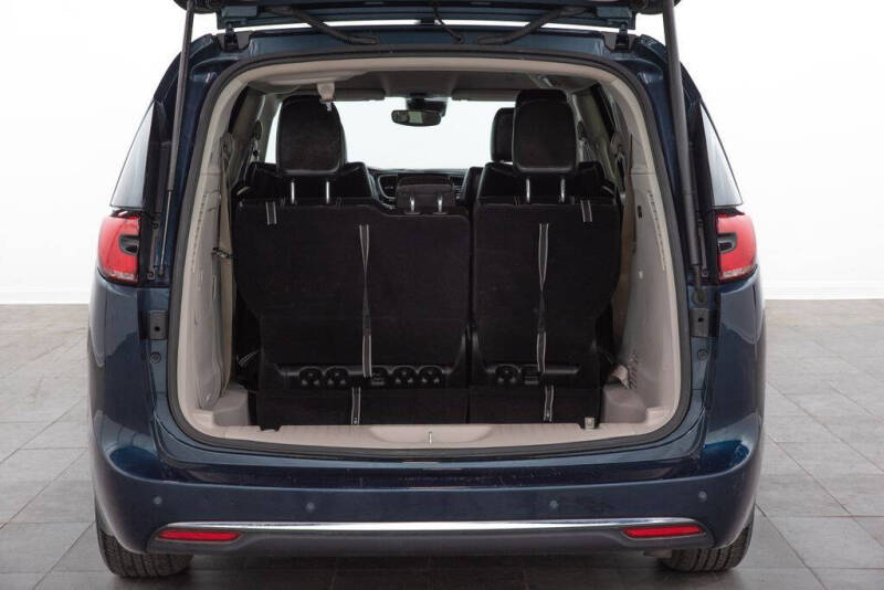 2024 Chrysler Pacifica Plug-In Hybrid Select