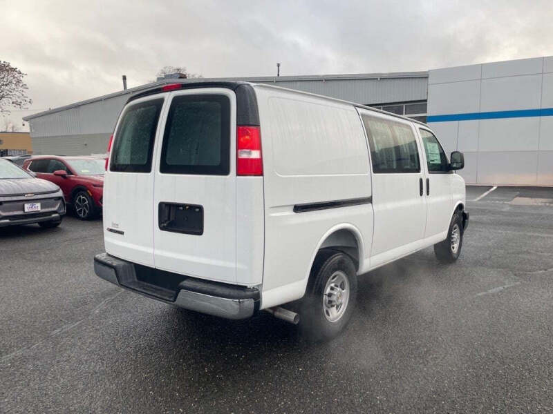 2025 Chevrolet Express 2500