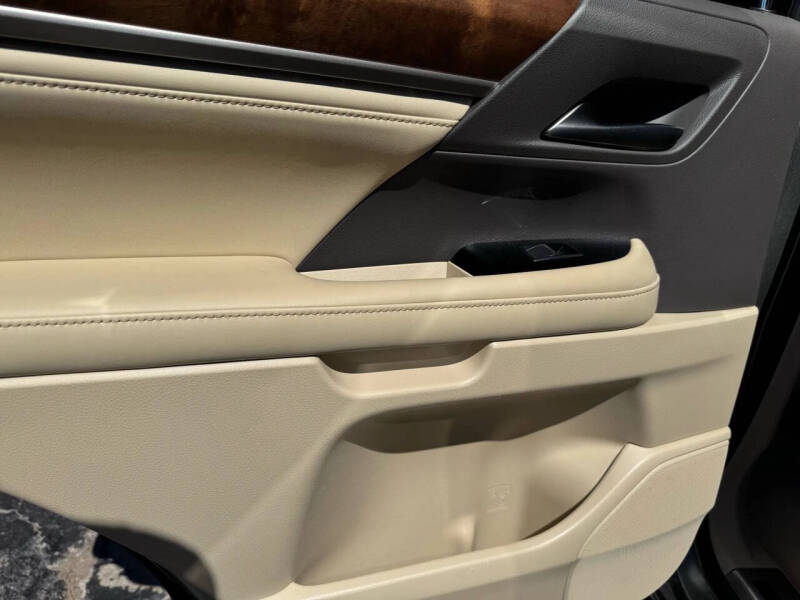 2020 Lexus LX 570 Two-Row