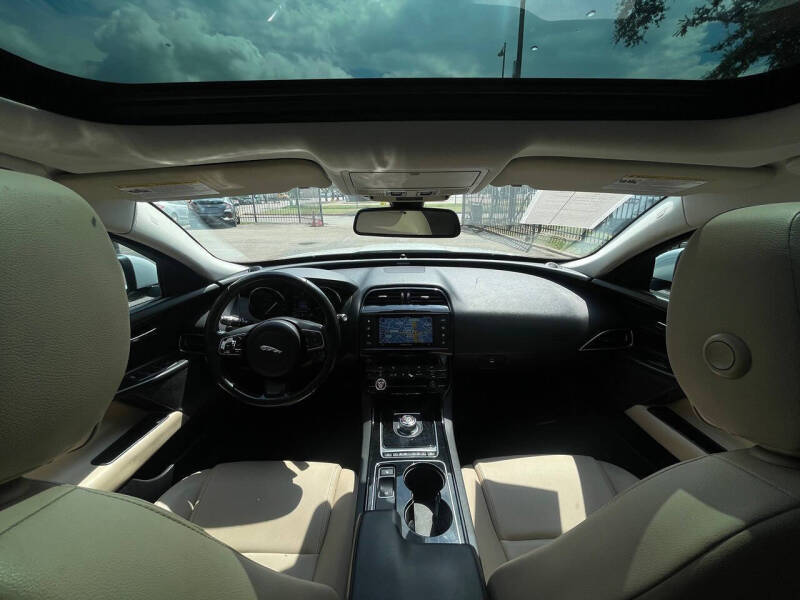 2017 Jaguar XE 25t