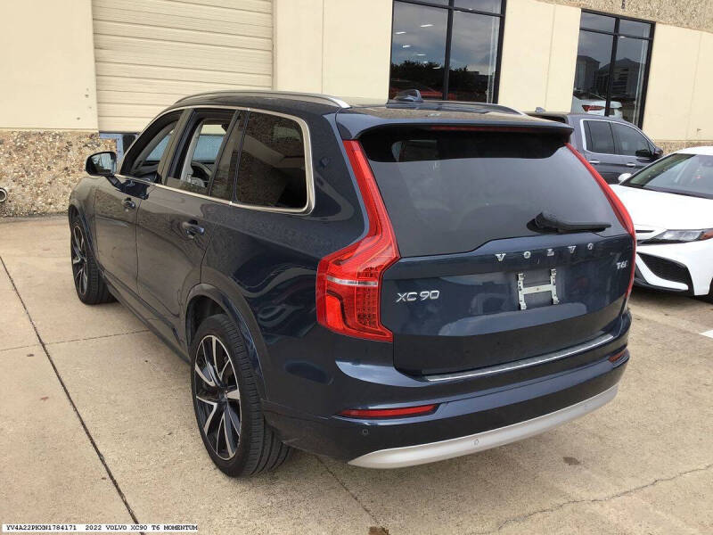2022 Volvo XC90 T6 Momentum 7-Passenger