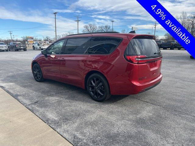 2026 Chrysler Pacifica Select