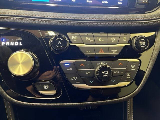 2025 Chrysler Pacifica Pinnacle