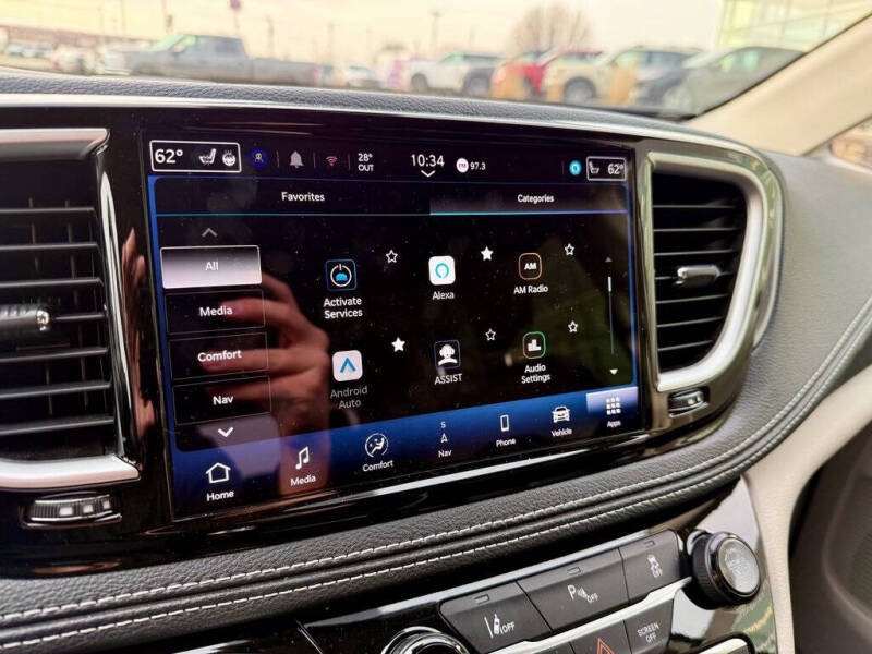 2024 Chrysler Pacifica Plug-In Hybrid Select