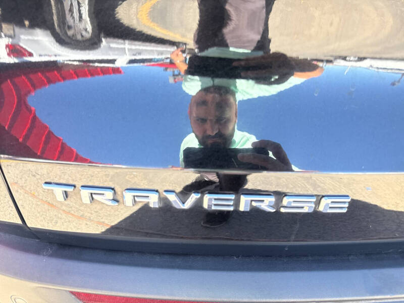 2024 Chevrolet Traverse LT