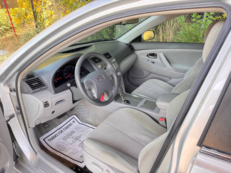 2010 Toyota Camry LE photo 12