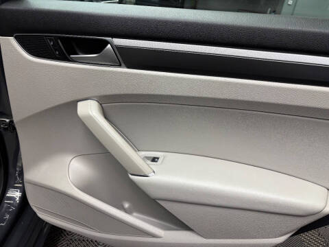 2017 Volkswagen Passat 1.8T R-Line