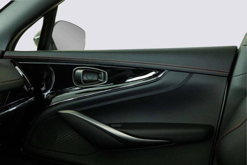 2026 Aston Martin DBX 707