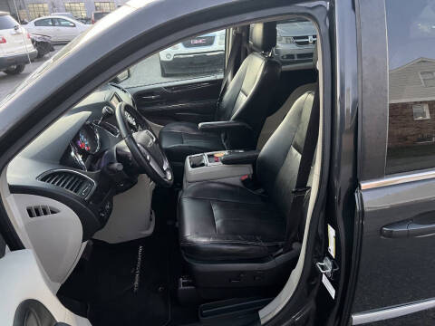 2012 Chrysler Town and Country Touring