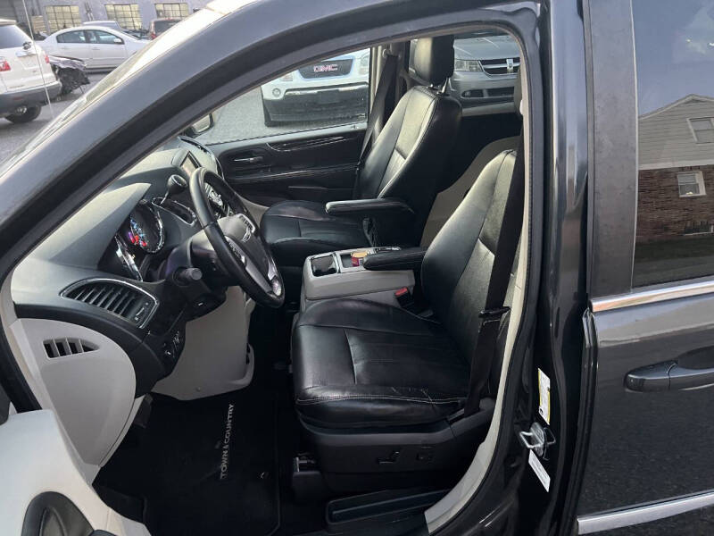 2012 Chrysler Town and Country Touring