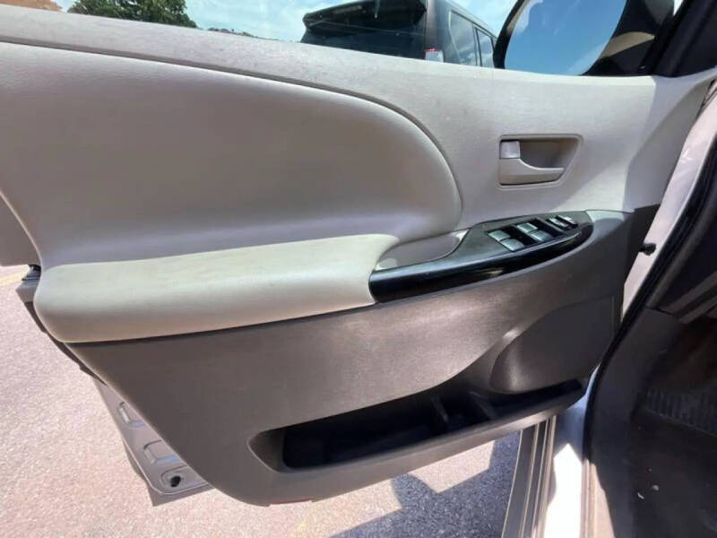 2013 Toyota Sienna L 7-Passenger