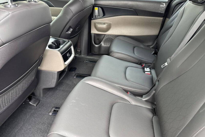 2026 Kia Carnival LXS