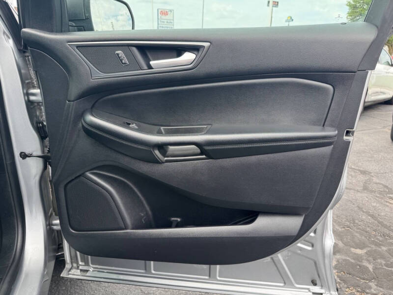 2020 Ford Edge SE