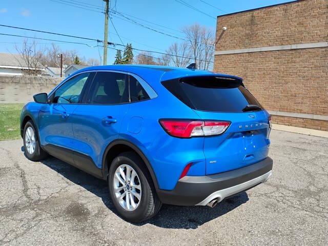 2020 Ford Escape SE