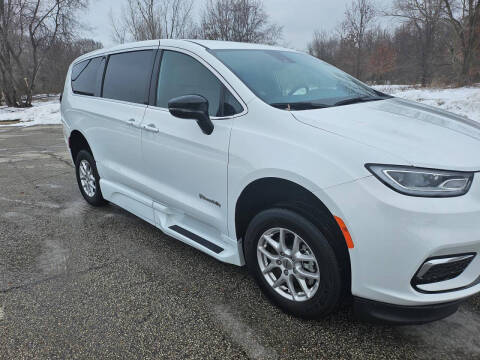 2024 Chrysler Pacifica Touring
