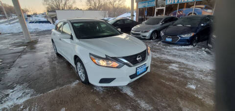 2018 Nissan Altima for sale at Divine Auto Sales LLC in Omaha NE