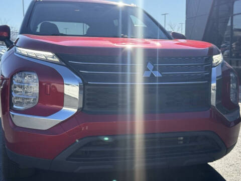 2022 Mitsubishi Outlander ES