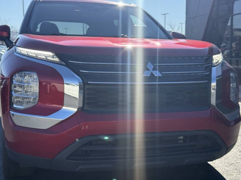 2022 Mitsubishi Outlander ES