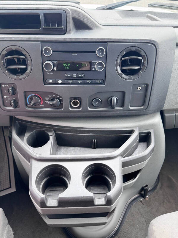 2010 Ford E-Series E-350 SD XLT