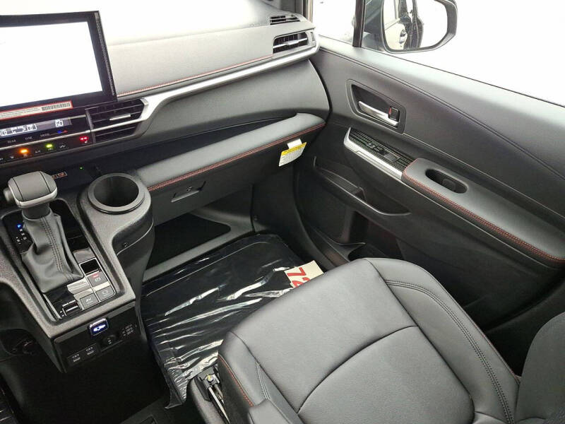 2025 Toyota Sienna XSE 7-Passenger