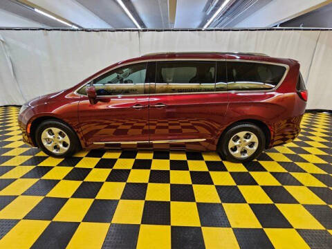 2017 Chrysler Pacifica Touring-L Plus