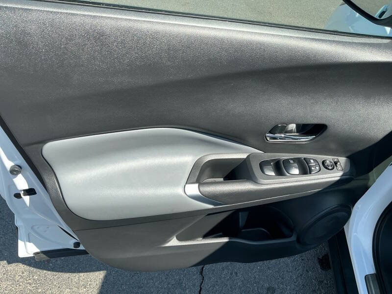 2021 Nissan Kicks SR