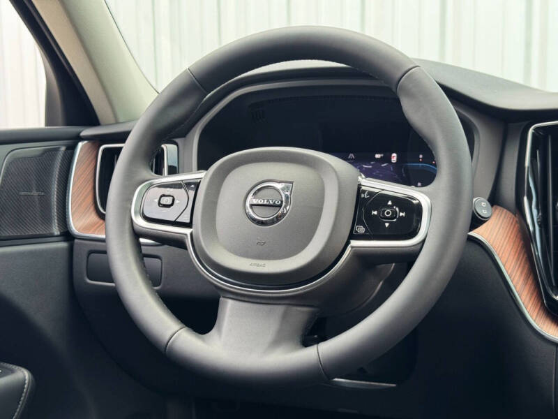 2024 Volvo XC60 B5 Plus Dark Theme